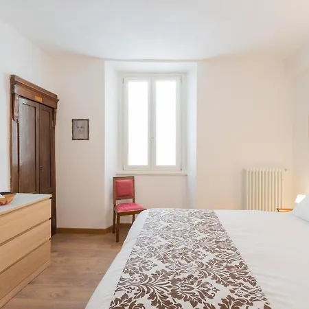 Apartment Da Pia In Historycal Centre By Rent Como