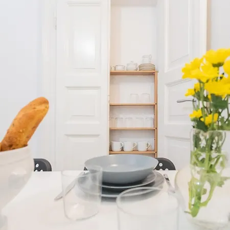 Apartment Da Pia In Historycal Centre By Rent Como